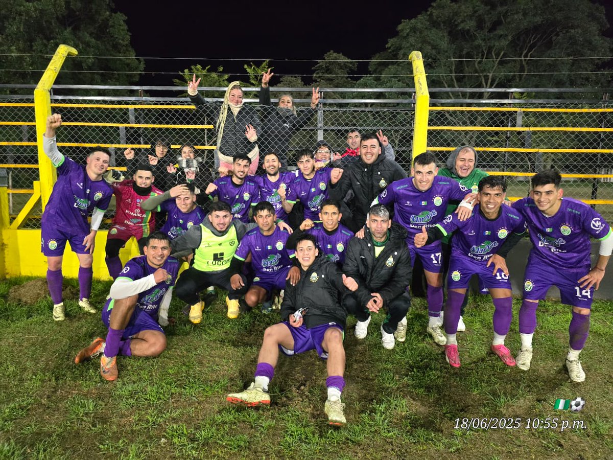 🇳🇬⚽️ ENTRE LOS CUATRO

El verde dejo en el camino a San Lorenzo de Ambrosetti y es semifinalista. 
Nuestro equipo ganó 2 a 0, cerrando un global 3/0 para meterse entre los cuatro mejores del Torneo Apertura de la Liga Ceresina donde enfrentará a Unión y Juventud de Bandera.