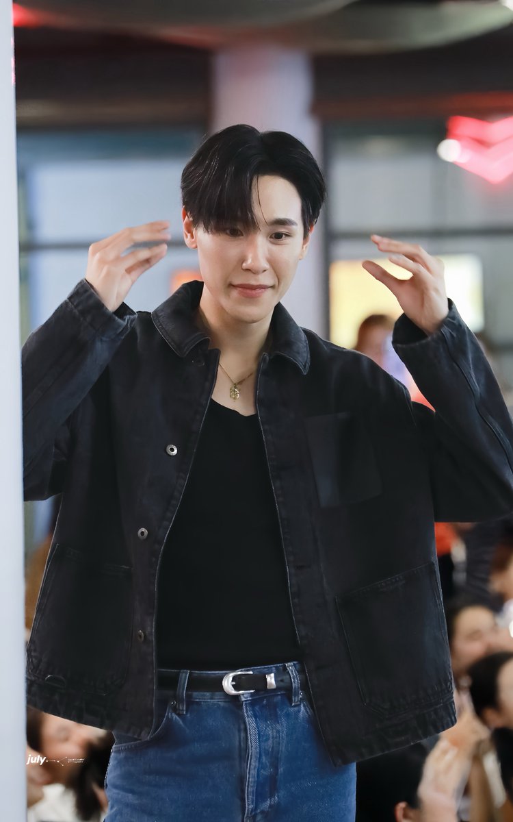 : 🫣🫠 

ㅡ

JUNIORMARK PRESSTOUR

#JuniorMarkFanconPressTour
#Flex1045xJuniorMarkFANCON 
#junniorrs