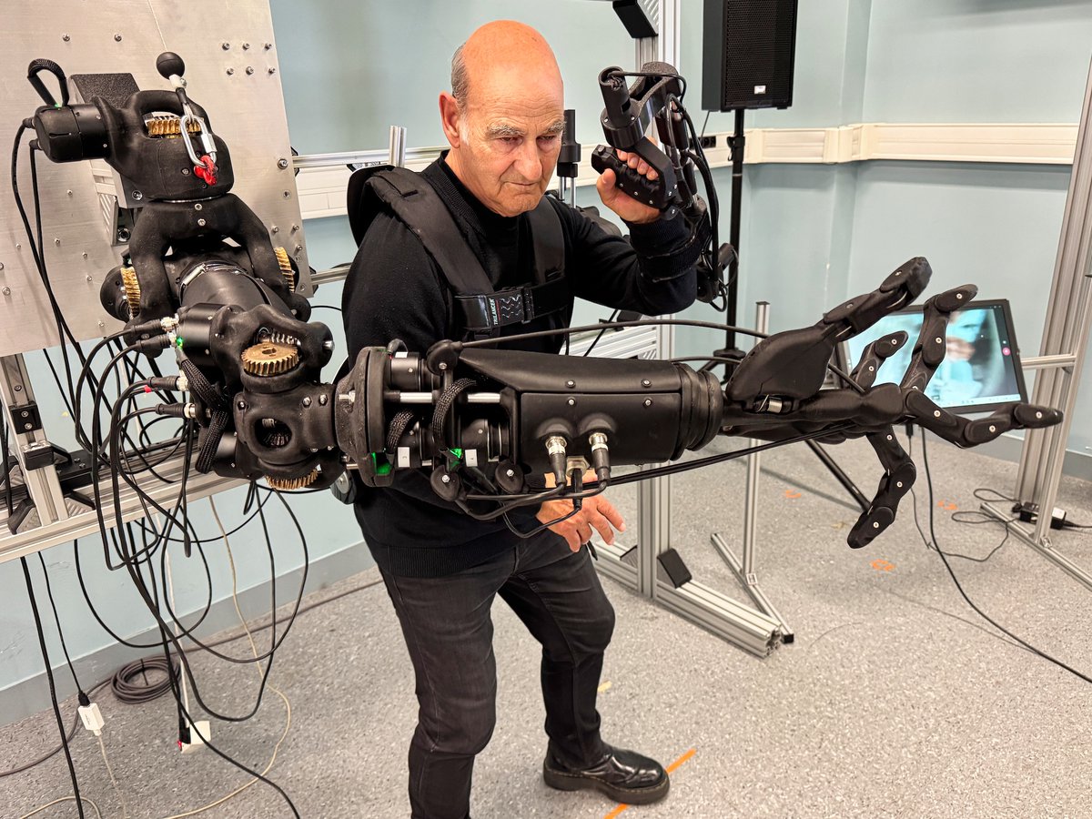 I'm developing a new arm in Paris now.. Thanks for the wishes.. 只今パリで新作アームを開発中、79歳のお誕生日を迎えました！
#ステラーク #stelarc #stelarcinjapan #stelarcinparis #newroboticsarm #birthdayinparis