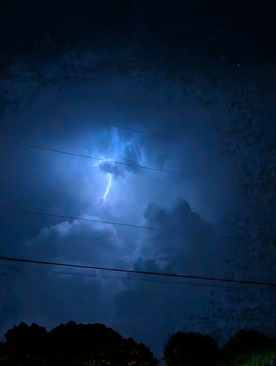 RachelRG's tweet image. Storm southeast of Bald Knob... so much lightning.
@ryanvaughan 
@ToddYakoubian