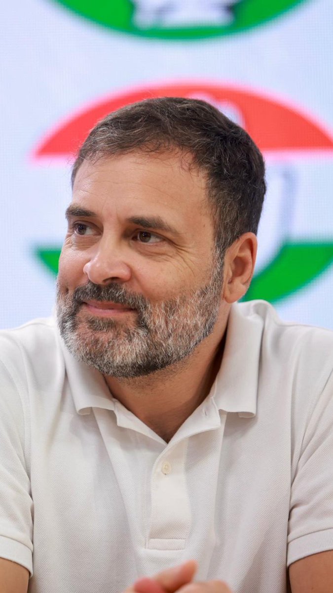 #HappyBirthdayRahulGandhi
संघियो का नेता कायर है ,
 #राहुल_गांधी फायर है..!!

जननायक राहुल गांधी जी को जन्मदिन की हार्दिक शुभकामनाएं

#HappyBirthday
#HappyBirthdayRahulGandhi 
#HappyBirthdayRahulGandhi