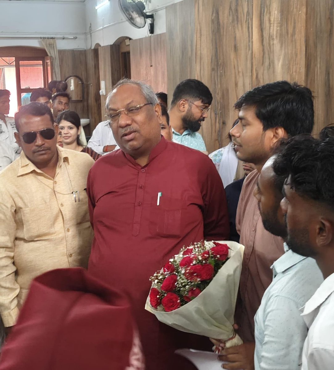 पंचायत सहायक यूनियन महोबा (@psu_mahoba) on Twitter photo आज दिनांक. 18/06/2025 को यूनियन के प्रदेश कोषाध्यक्ष श्री.नवनीत कुमार गंगवार जी द्वारा कैबिनेट मंत्री श्री.संजय निषाद जी <a href="/mahamana4u/">Dr. Sanjay Kumar Nishad</a> को ज्ञापन पत्र देकर पंचायत सहायकों की प्रमुख मांगों विषयक अवगत करवाया गया।
<a href="/psunionup/">पंचायत सहायक यूनियन - उत्तर प्रदेश</a>
<a href="/PSU_MAHOBA/">पंचायत सहायक यूनियन महोबा</a>
#हमारा_यूनियन_हमारी_ताकत आज दिनांक. 18/06/2025 को यूनियन के प्रदेश कोषाध्यक्ष श्री.नवनीत कुमार गंगवार जी द्वारा कैबिनेट मंत्री श्री.संजय निषाद जी <a href="/mahamana4u/">Dr. Sanjay Kumar Nishad</a> को ज्ञापन पत्र देकर पंचायत सहायकों की प्रमुख मांगों विषयक अवगत करवाया गया।
<a href="/psunionup/">पंचायत सहायक यूनियन - उत्तर प्रदेश</a>
<a href="/PSU_MAHOBA/">पंचायत सहायक यूनियन महोबा</a>
#हमारा_यूनियन_हमारी_ताकत