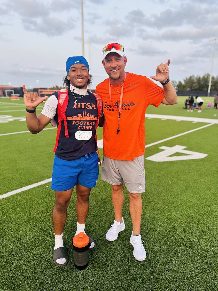 AavantClayton28's tweet image. Thank you to @CoachTimYoder for the invite to this amazing camp hosted by @UTSAFTBL . Thank you to the UTSA football coaches for teaching and evaluating us. Grateful for the opportunity to learn and compete! @CoachJP3  @LCoachTurner @CoachSeanDavis 🏈💪 #GoRoadrunners