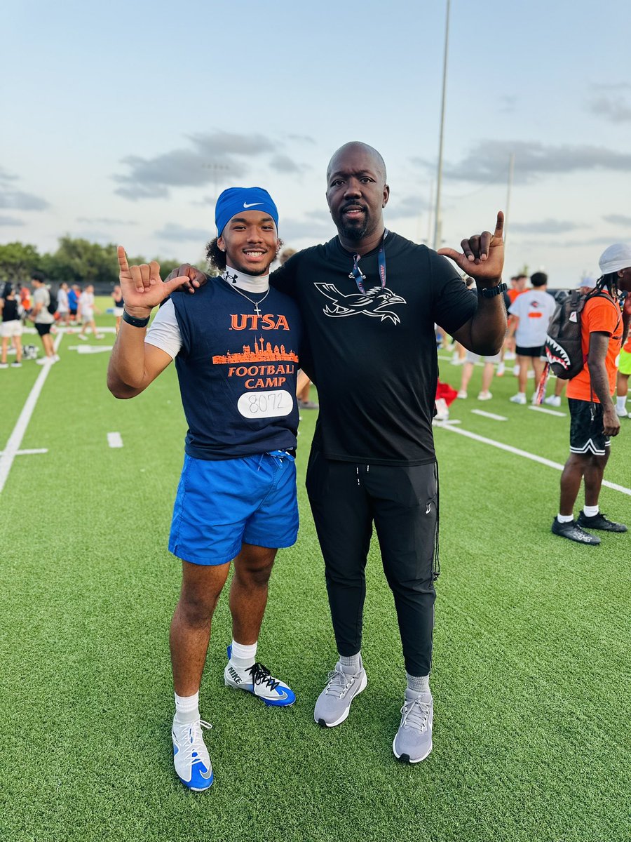 AavantClayton28's tweet image. Thank you to @CoachTimYoder for the invite to this amazing camp hosted by @UTSAFTBL . Thank you to the UTSA football coaches for teaching and evaluating us. Grateful for the opportunity to learn and compete! @CoachJP3  @LCoachTurner @CoachSeanDavis 🏈💪 #GoRoadrunners
