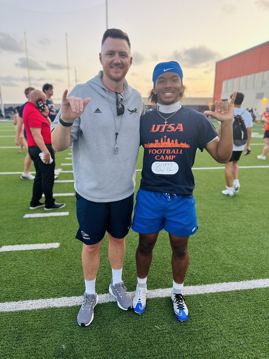 AavantClayton28's tweet image. Thank you to @CoachTimYoder for the invite to this amazing camp hosted by @UTSAFTBL . Thank you to the UTSA football coaches for teaching and evaluating us. Grateful for the opportunity to learn and compete! @CoachJP3  @LCoachTurner @CoachSeanDavis 🏈💪 #GoRoadrunners
