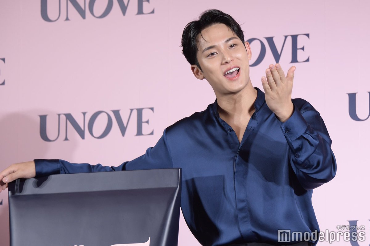 modelpress's tweet photo. 【写真追加中📸】SEVENTEENミンギュが来日🎊

左右に向かって投げキス連発💕
「UNOVE」巨大オブジェにも✨

🔻高画質写真はこちら
https://t.co/m6xrDN2So1

#セブチ #세븐틴 #MINGYU #민규 @pledis_17jp https://t.co/H7xWaxtkD1