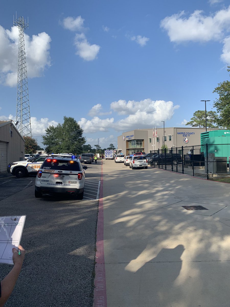 HCSO_D3Patrol's tweet image. This eveing member of the @HCSOTexas participated in an active attack drill with ESD 11 and ESD 16. Working with our partners gets us all ready to respond when there is a big incident.