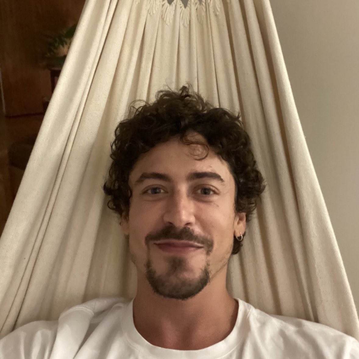 daneldix's tweet image. a beleza do jesuíta barbosa