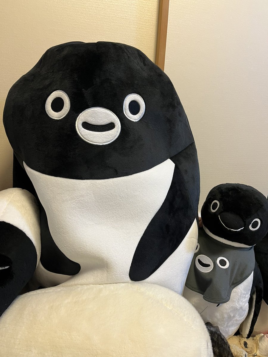 Suicaのペンギン ぬいぐるみのような布団収納袋 くったり姿勢が
