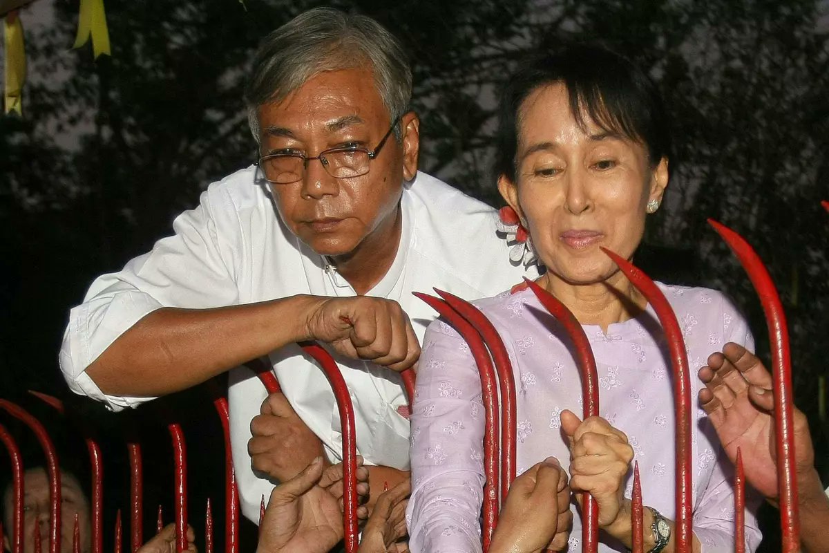 minn_robert's tweet photo. On this 80s birthday of Daw Aung San Suu Kyi, I demand the release of all the  political prisoners and cabinet members including DASSK in Burma.

“Freedom is non-negotiable”

#FreeBurma 
#WhatsHappeningInMyanmar https://t.co/hqjux91iMV