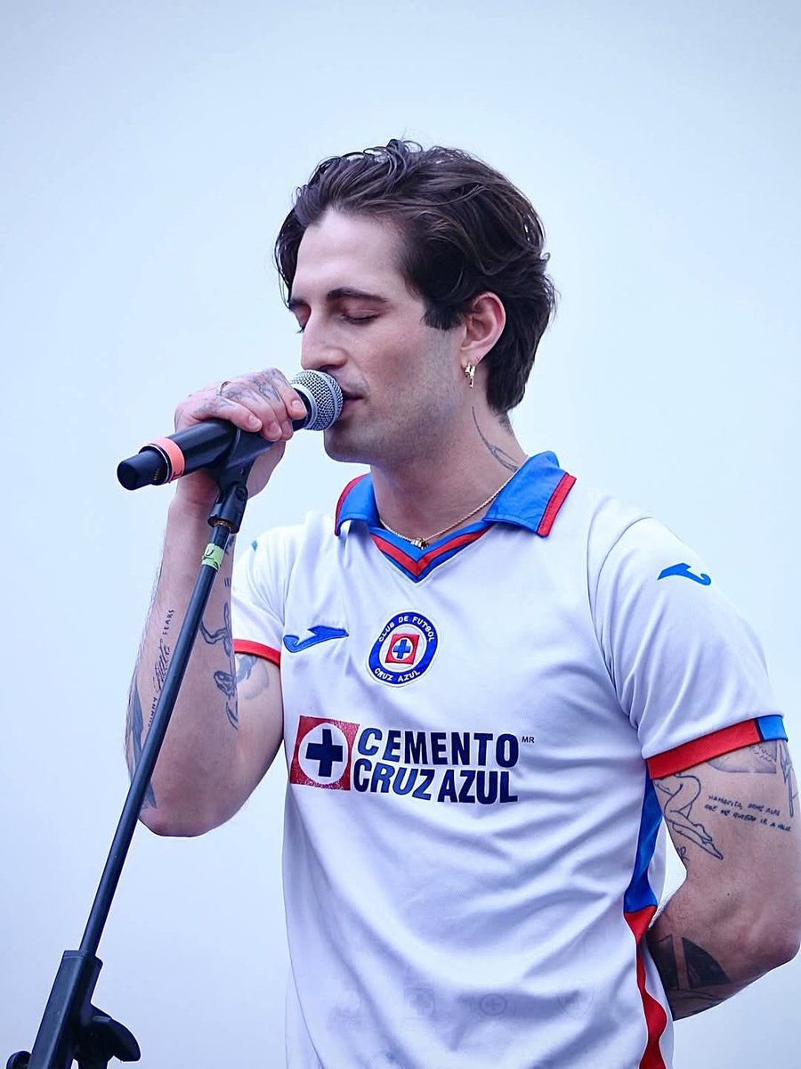 CrookedMagazine's tweet image. ¡Damiano David en México! El ex vocalista de #Måneskin disfrutó de una función de lucha libre en #CDMX y también se dejó ver por La Lagunilla. ¡La unión perfecta de rock y pasión mexicana! #DamianoDavid #Måneskin #LuchaLibre