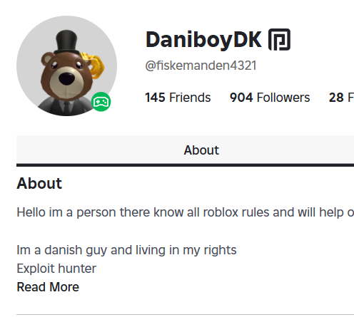 The Co-owner of The Teddy Company is dating a MINOR

Daniel is 25, ACTIVELY dating a 17 year old. They started dating when she was 16. 

ItsTeddyOfficial has the girl he's dating RANKED in his group, is friends with her and has game passes with HIS name on it. 

(A thread) 🧵