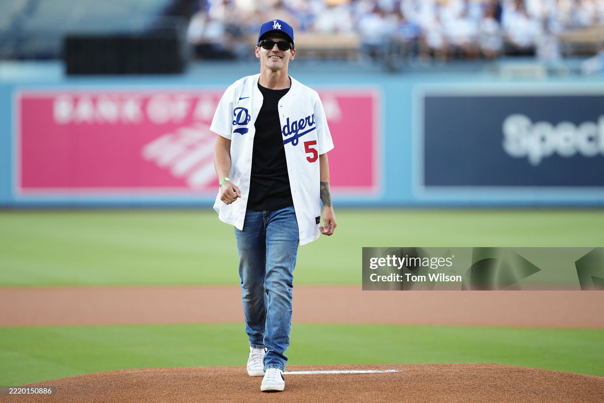 mikeyfangs's tweet photo. MIKEY FUCKIN WAY <333 💙⚾️ https://t.co/iuST8be1wX