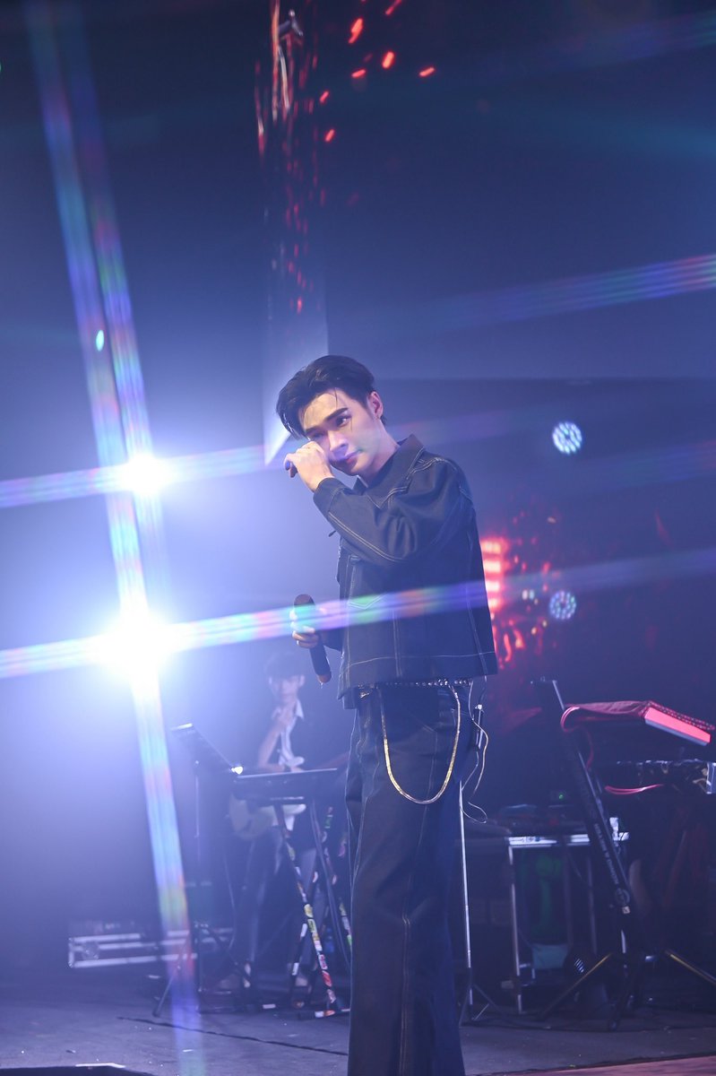 bbil1ypn's tweet photo. What's the night ! We're so LIT 🔥 
Love you with every beat of my heart my love ✨🤍
ขอบคุณทุกช่วงเวลาในคืนนั้นมีความสุขที่สุด ขอบคุณทุกรอยยิ้ม ทุกเอนเนอจี้ ขอบคุณทุกของขวัญ ทุกโปรเจควันเกิด มันสุดยอดมากๆ อยากให้มีแบบนี้ทุกเดือน รวมพลแบบนี้ทุกครั้งเลยดีมั้ย5555
รักที่สุดเลย บ้านเราน่ารักที่สุด 🤍 3.1ขวบ ที่โครตมันส์ !!!!! #star1ight ✨
#bbil1ypn #BILLY3to1CONCERT