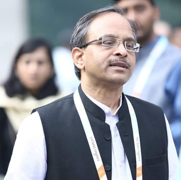dasharathjnu's tweet photo. दिल्ली विश्वविद्यालय में राजनीति शास्त्र विभाग में प्रोफेसर एंव साउथ कैंपस दिल्ली के डायरेक्टर आदरणीय प्रो. श्रीप्रकाश सिंह सर को हेमवती नंदन बहुगुणा केंद्रीय विश्वविद्यालय गढ़वाल, उत्तराखंड में  कुलपति पद पर नियुक्ति होने पर हार्दिक बधाई एवं शुभकामनाएँ।💐 💐 💐💐🌺 https://t.co/QL82006Up3