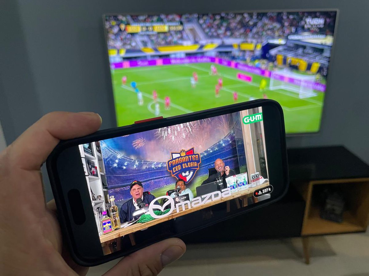 garbachito's tweet photo. Intenté bajar mi coeficiente intelectual y poner el audio de Martinoli y Luis García pero no aguanté ni 5 minutos…🤢

#TeamVaca 🐮⚽️ #TUSeleccionSeVeAqui @Andres_Vaca_ @DavidFaitelson_ https://t.co/Bvg7LF83Dm