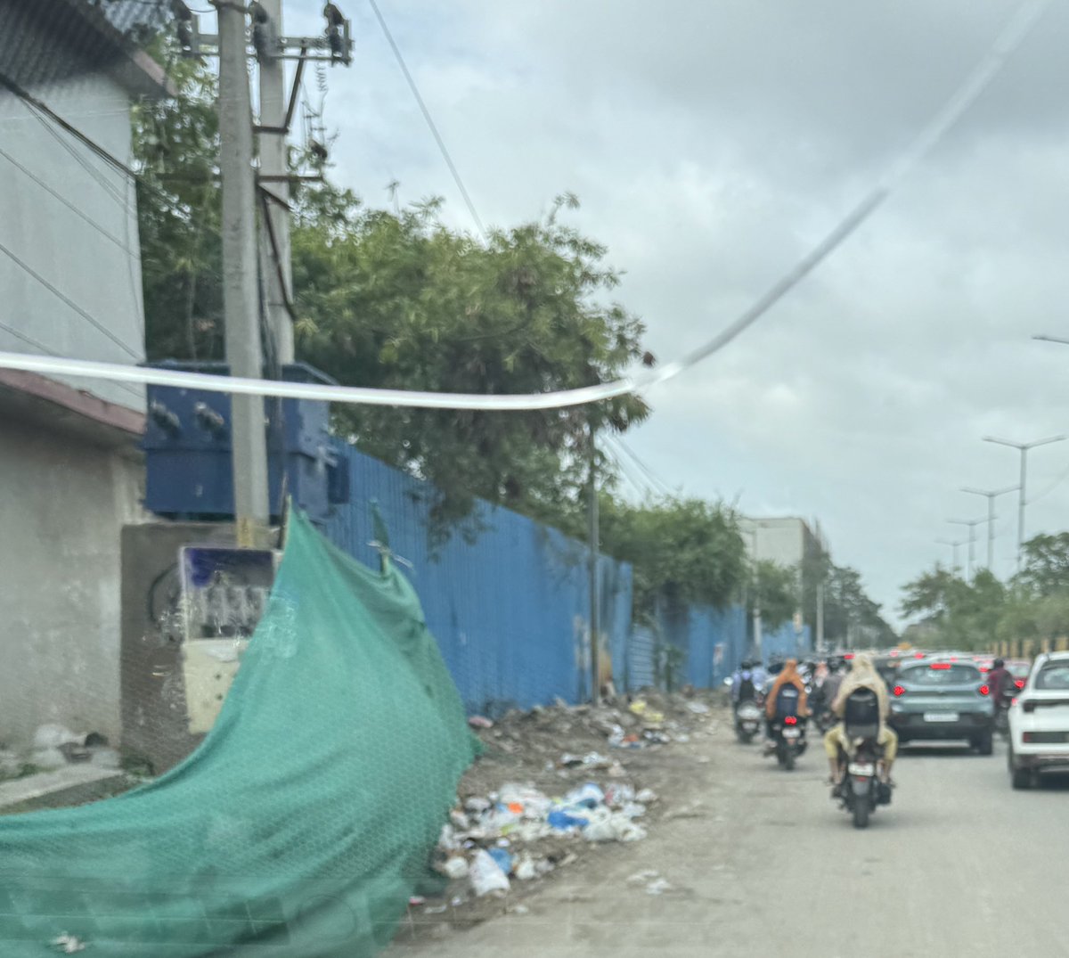 ananth_03's tweet photo. @AMOHchandanagar @CYBTRAFFIC @GHMCOnline Same location. 2025. No change. https://t.co/2NPa3dpT7w