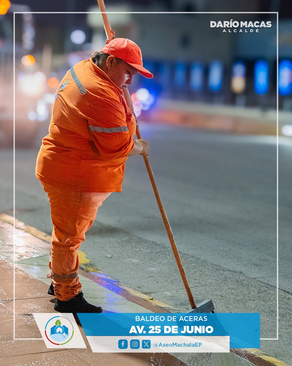 Con el objetivo de mantener las vías públicas en óptimas condiciones, nuestro equipo ejecuta labores de baldeo de aceras a lo largo de la Av. 25 de Junio. 🚧

#MachalaLaGranCiudad
#MachalaCompromisoDeTodos
#DaríoMacasAlcalde