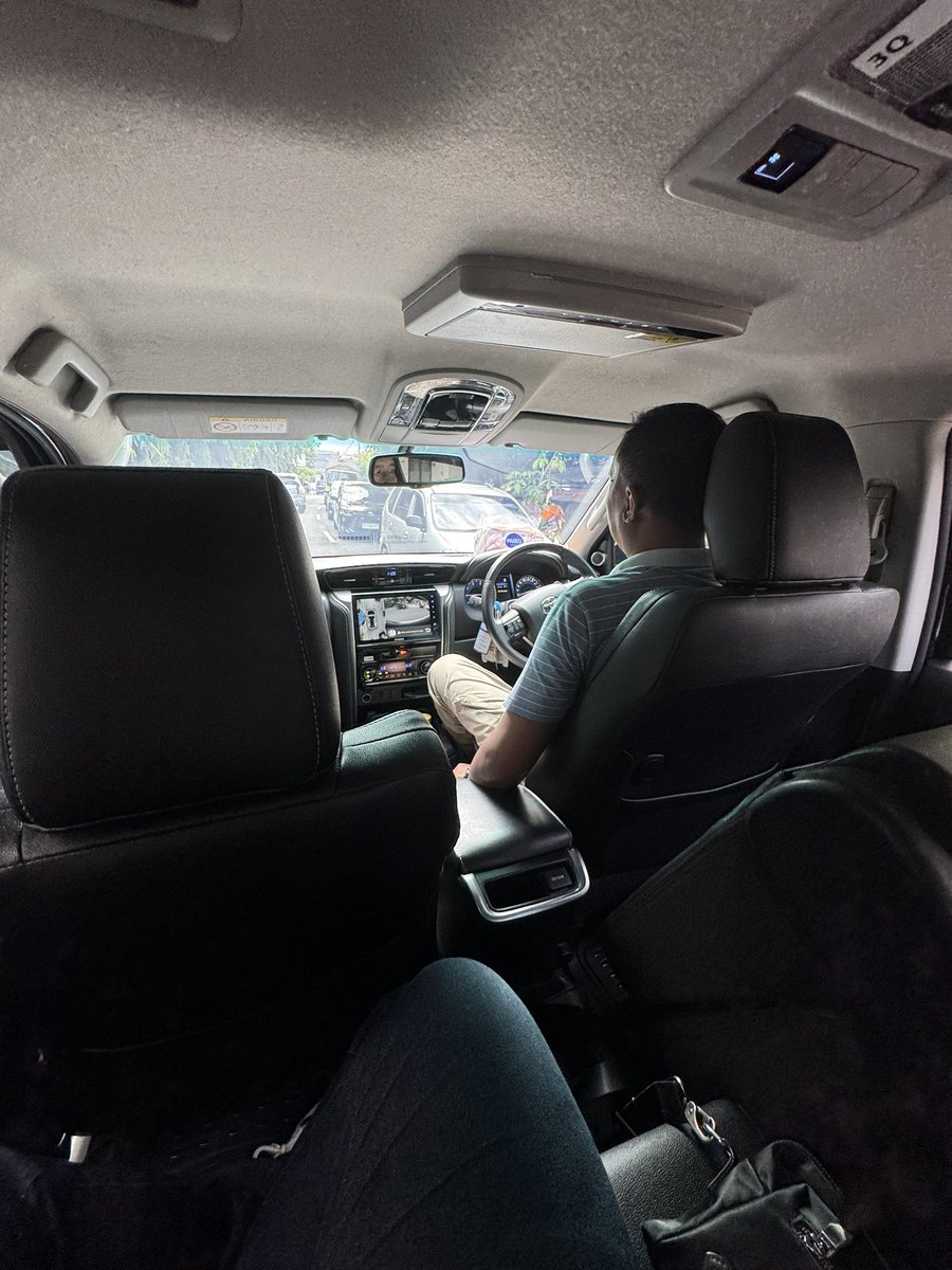 3 hari disetirin Fortuner, cuma mau bilang....

Anying nih mobil ga enak duduk di tengah kenapa laku bener.

Trus bisa bisanya ada yg arogan pake mobil yg bantingannya bikin mual gini.