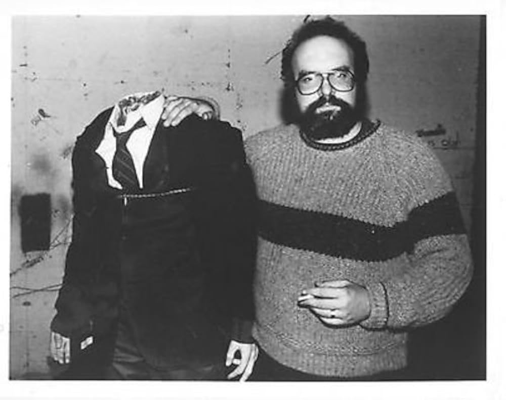 RetrovaniaLand's tweet image. Crafting a neon-splattered, in-depth retrospective on my old friend, horror maestro Stuart Gordon (Re-Animator, From Beyond) for the premiere issue of LEFTOVER PIZZA. - Cap'n Retrovania 🎬💀🍕#RetroHorror #StuartGordon