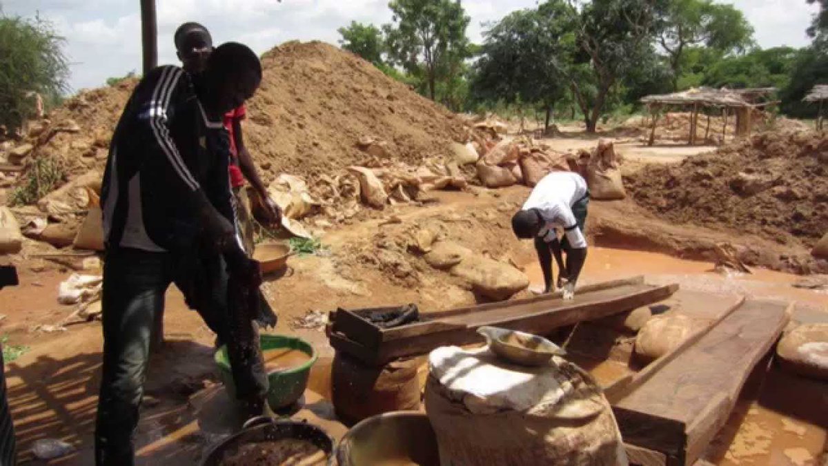 AFRICA WORLD MEDIA TV (@mats56455) on Twitter photo NIGER
Niger targets jihadist financing, kills 13 in illegal gold mine raids! Are jihadists using cash from minerals to support terrorisms ?
<a href="/Sophie_Mokoena/">Sophie Mokoena</a> <a href="/molokele/">Fortune Daniel Molokele</a> <a href="/OCCPriceless/">Christopher Okenwa</a> NIGER
Niger targets jihadist financing, kills 13 in illegal gold mine raids! Are jihadists using cash from minerals to support terrorisms ?
<a href="/Sophie_Mokoena/">Sophie Mokoena</a> <a href="/molokele/">Fortune Daniel Molokele</a> <a href="/OCCPriceless/">Christopher Okenwa</a>