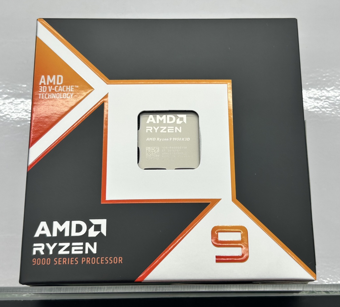 ap_minamifuku's tweet image. 「Ryzen9 9950X3D」在庫あります❗️

🤗16コア32スレッド
🤩第５世代Zenアーキテクチャ
😍大容量3D V-Cache搭載で、ゲームにもプロ用途にも圧倒的性能。

ご来店、お待ちしております🅰️🛻🏍️🛺

#Ryzen9 #PCパーツ #アプライド #アプライド南福岡店