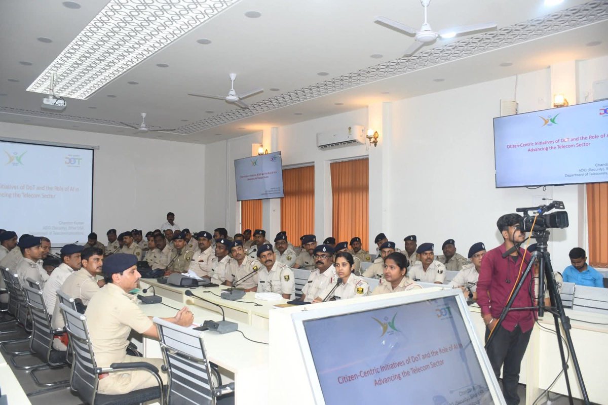 thegreatkbc's tweet image. Training of Police Officers to recover lost/stolen phones for crime prevention &amp;amp; control and bringing smile (#Operation_Muskan) to victims. Thanx to Chandan Kumar ji of Department of Telecommunication for providing guidance to police officers on this important topic.