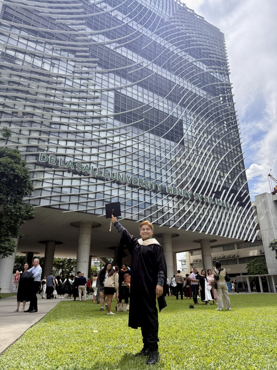 kebynv's tweet photo. 🏅 Awarded the Outstanding Integrative Action Research from the Master of Business Administration program of DLSU today! 💚🤍

Proud to represent OFWs proving that we can reach the top, even from afar! ✨ https://t.co/xfC5QNIeWt