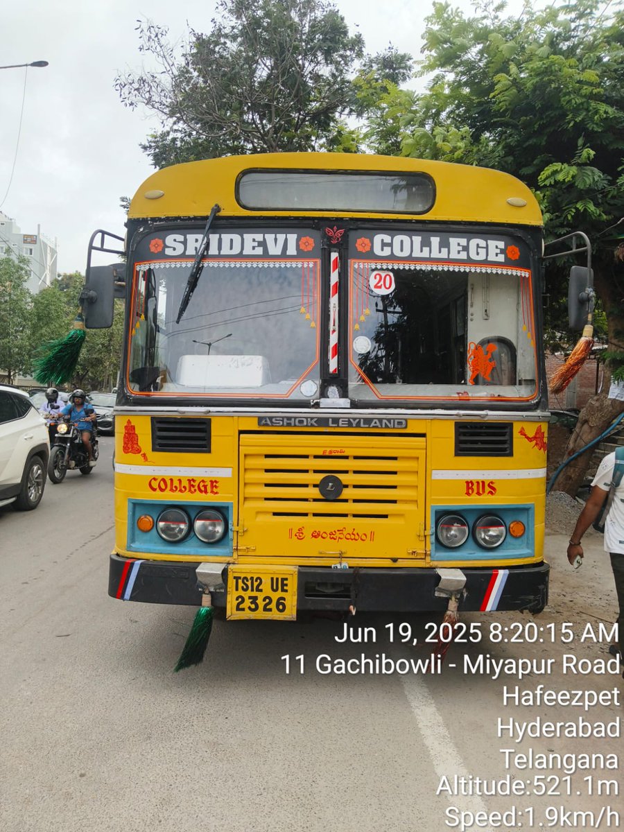 Traffic Update 19.06.2025, 09:14 Hrs
Traffic movement is slow at Hafeezpet Labour Adda towards Kondapur. Due to Vehicle Breakdown.
Miyapur Traffic Police  are working to clear Traffic. Please cooperate with Traffic Police.