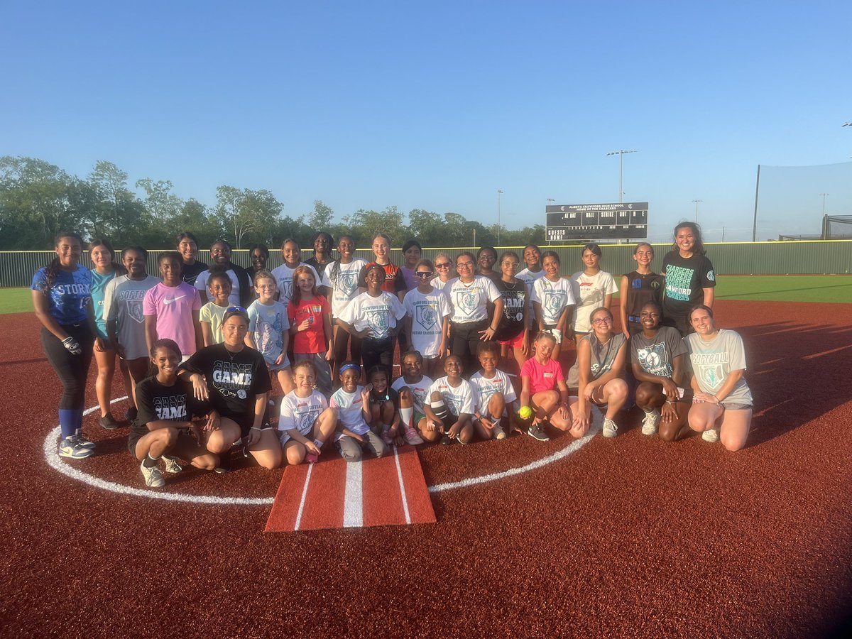 ACHS_ChargerSB's tweet image. That’s a wrap! The first ever ACHS Summer Softball Camp was a SUCCESS! Thank you to all the families who trusted us to share the sport we love and grow the skills of the next generation of softball players! 🥎⚡️ @ACHS_Chargers @ACHS_ATHfbisd @ACHS_Boosters
