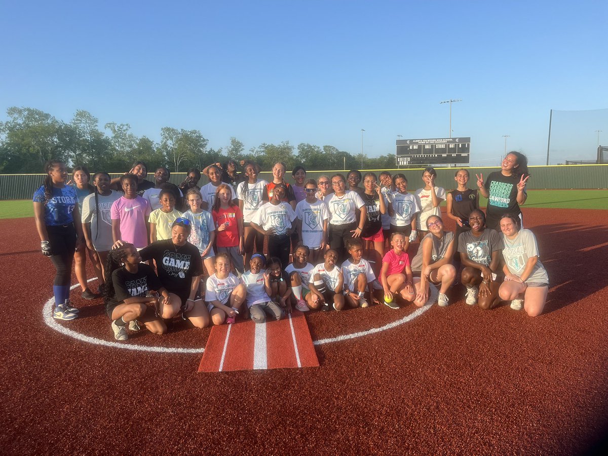 ACHS_ChargerSB's tweet image. That’s a wrap! The first ever ACHS Summer Softball Camp was a SUCCESS! Thank you to all the families who trusted us to share the sport we love and grow the skills of the next generation of softball players! 🥎⚡️ @ACHS_Chargers @ACHS_ATHfbisd @ACHS_Boosters