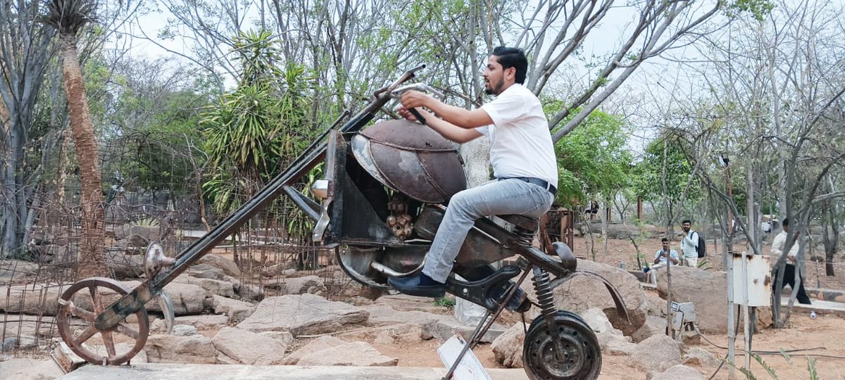 AhmadRaza62074's tweet image. Tweet 2 — शिल्पारमम्
 कला-संस्कृति का ख़ज़ाना, हर मोड़ पर रंगीन कहानी।
 लोक-नृत्य की थाप पर हथकरघे की बुनाई मुस्कुराए।
 मिट्टी, धागे, संगीत—सब साथ मिलकर रचें त्योहार-सा माहौल।
 Feel the handcrafted heartbeat of Hyderabad! #Shilparamam #CraftVibes