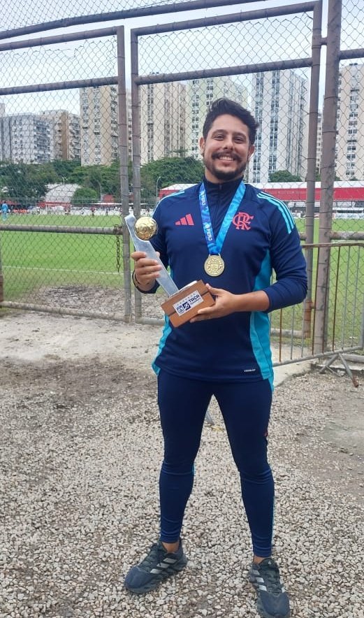 29.05.2025

Data do meu primeiro título pelo Flamengo!
Impossível esquecer!!! ❤️🖤

Campeões da Taça Guanabara Sub17 2025!!
Esses meninos se superaram,se alinharam e se uniram mt pra vencer os momentos difíceis. 

Mt orgulho de cada um deles e de como reverteram o momento! 🧠🎯🔥