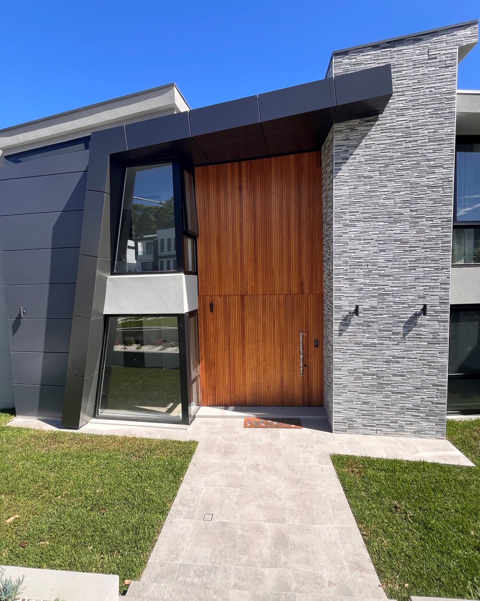 NetworkBS's tweet photo. Aluclad have done an incredible job incorporating ALPOLIC™ in Slate Grey and Manganese into this home. The panels complement the surrounding greys beautifully while offering a striking contrast to the front door.

#networkbuildingsupplies #buildingsupplies #australianbusiness https://t.co/ceqt2lbxMC