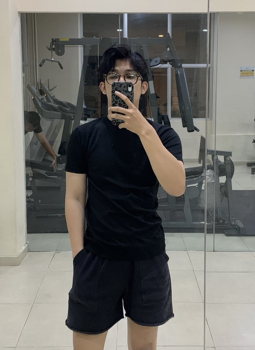 siapa di sini klo gym nunggu sepi tempatnya ? wkwkwk