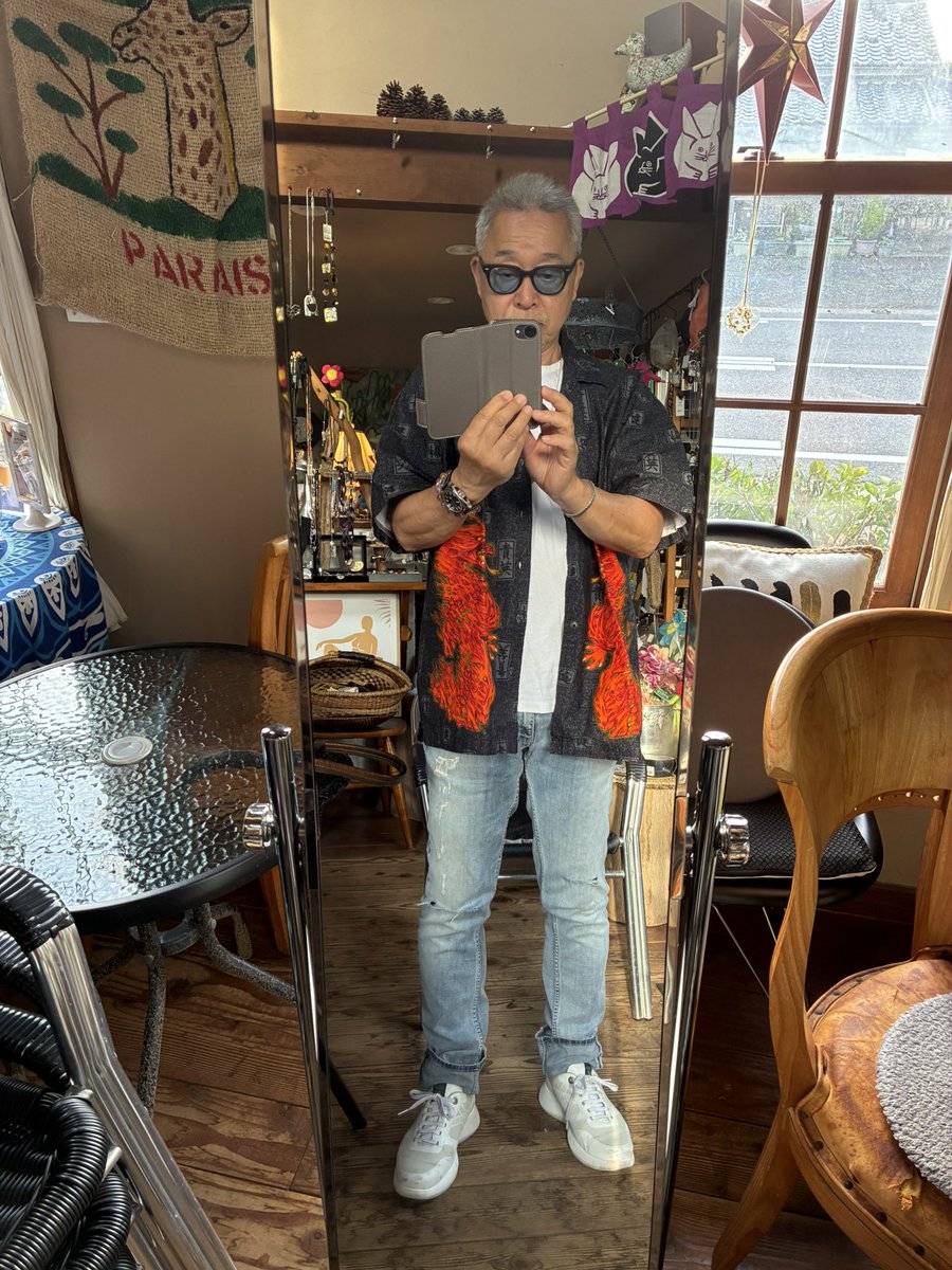 DimancheCafe's tweet image. 梅雨は？？暑い日が続いてます。庭に夏に咲いてる花がすでに咲いています。明日は店が定休日なのでヤフオクで購入したUSのシャツを着て飲みに行こうと。