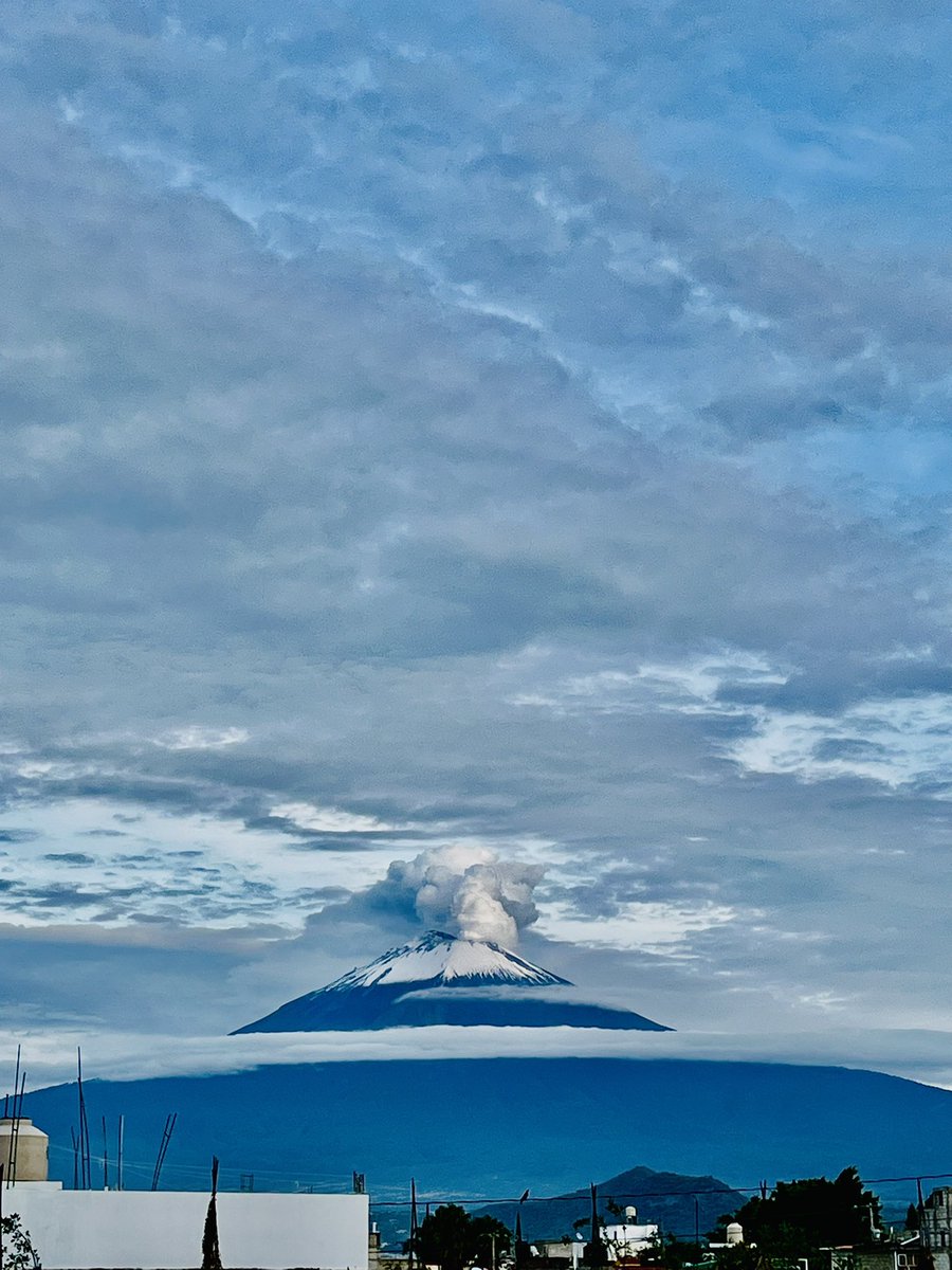 chacon_dr's tweet photo. Así hoy Don Goyo!!! #Atlixco #Popocatépetl https://t.co/u0XMfKJPzi