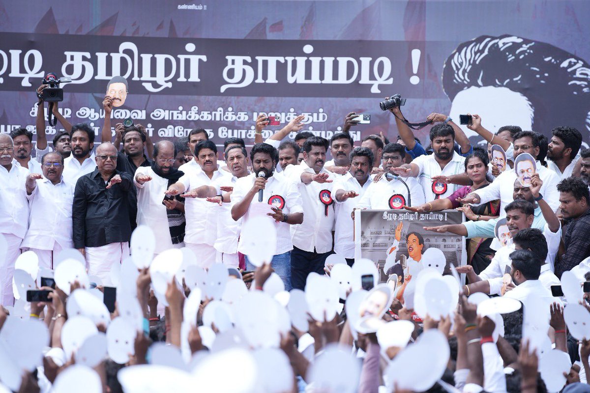 smuvais's tweet image. கீழடி திராவிடர் நாகரிகம் என்று உருட்டிக் கொண்டிருந்த திருட்டு திராவிடர்களை, 
&quot;கீழடி தமிழர் தாய்மடி!&quot; என சொல்ல வைத்த பெயின்டர் அண்ண @rajiv_dmk 🔥