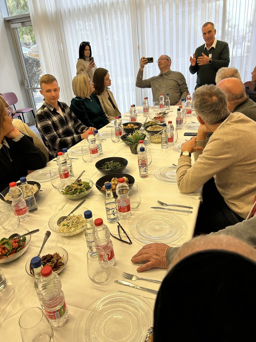 fsju's tweet photo. Solidarité pleine et entière avec les habitants d’Israel cible des missiles balistiques du régime des Mollahs. Pensées émues à nos amis de Beer Sheva partenaire du FSjU et au merveilleux hôpital de #Soroka touché ce matin.
#Keshet #Israel #Iran #Beer_Sheva https://t.co/O9UhHZ8xqe