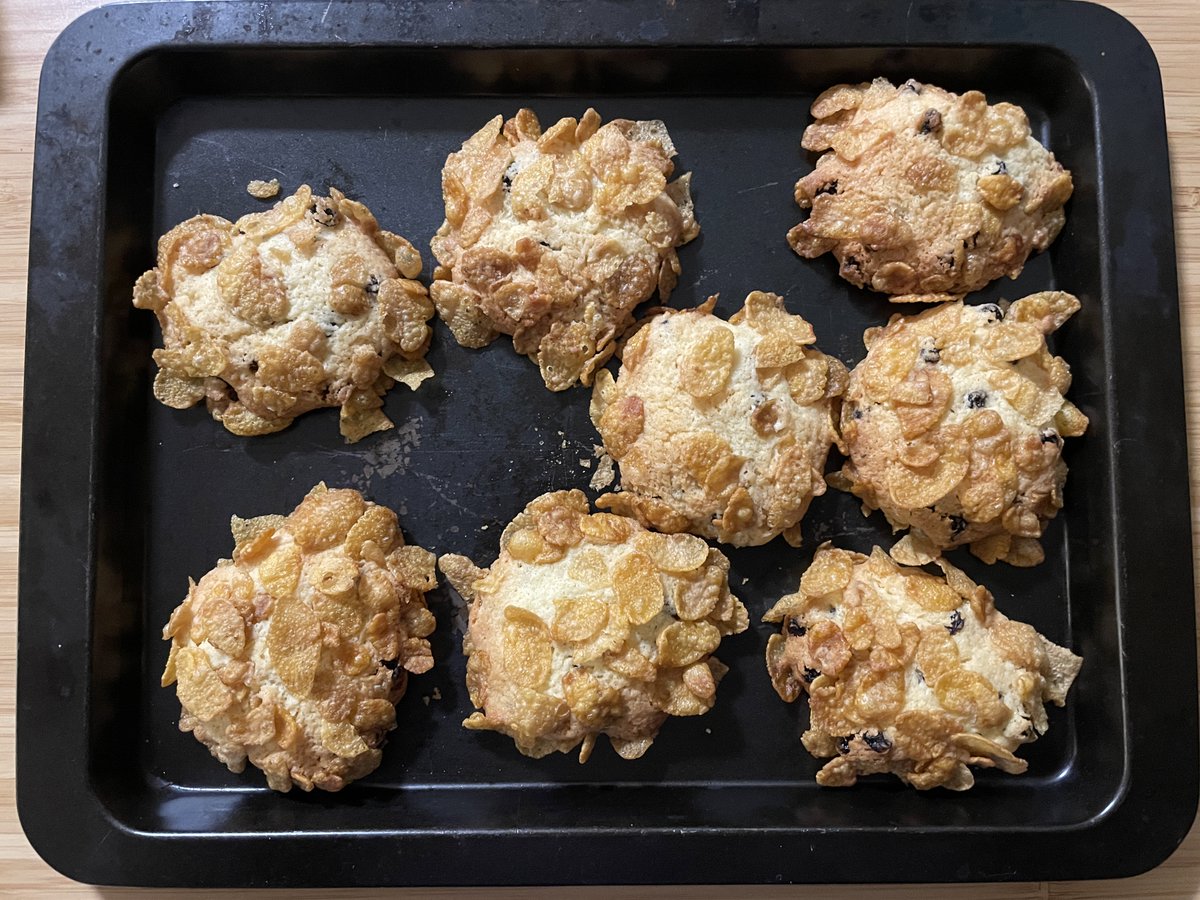 pergillian's tweet image. #Cornflake &amp;amp; #currant #cookies. 
Karl ate the rest 😠 (but I'm kind of relieved 😁)