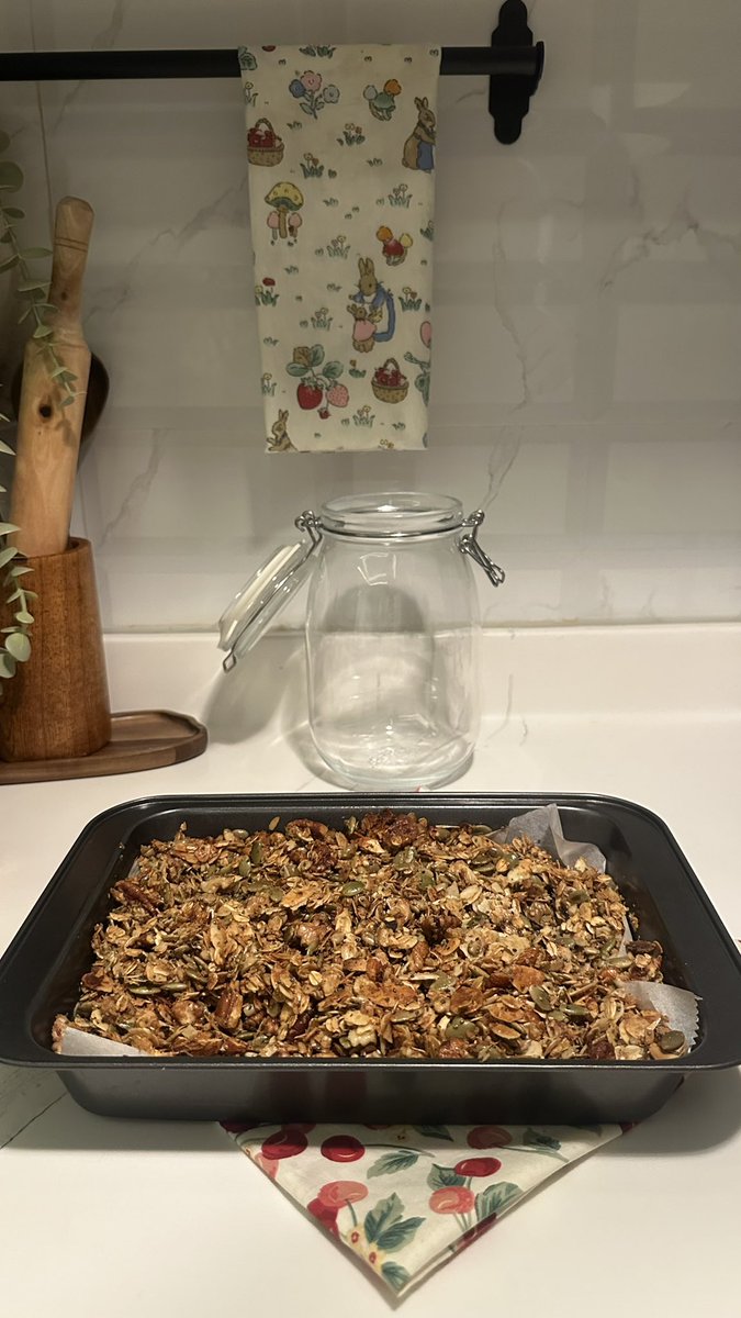 1417_un's tweet photo. GRANOLA https://t.co/0ZkKCf7LSL