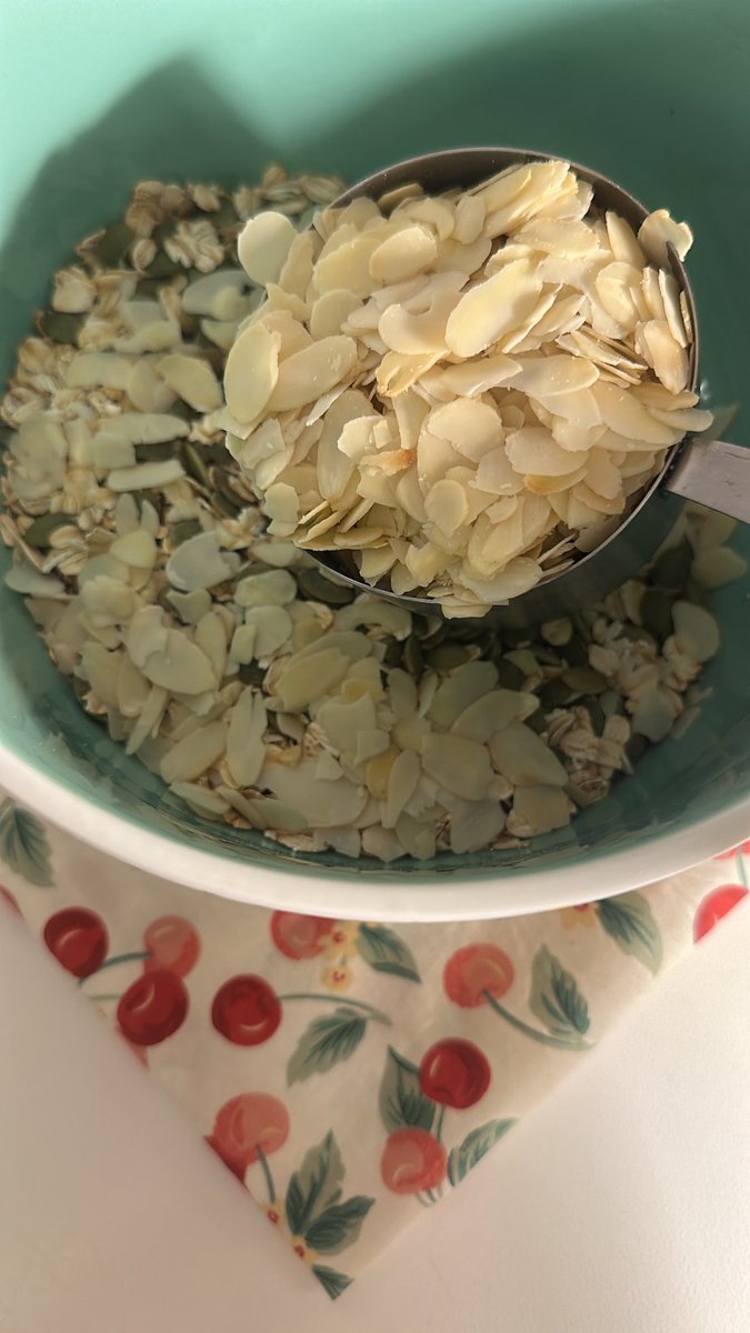 1417_un's tweet photo. GRANOLA https://t.co/0ZkKCf7LSL