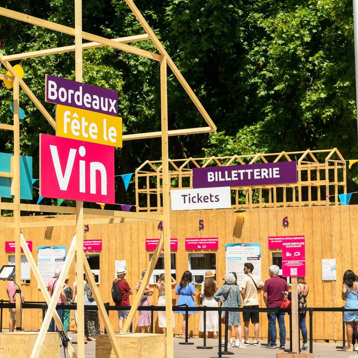 Ouverture de #Bordeaux Fête le Vin 2025 sous un grand ciel bleu 🌞 Bienvenue aux Bordelais et aux visiteurs de toute la France 💜 Photo : V. Bengold