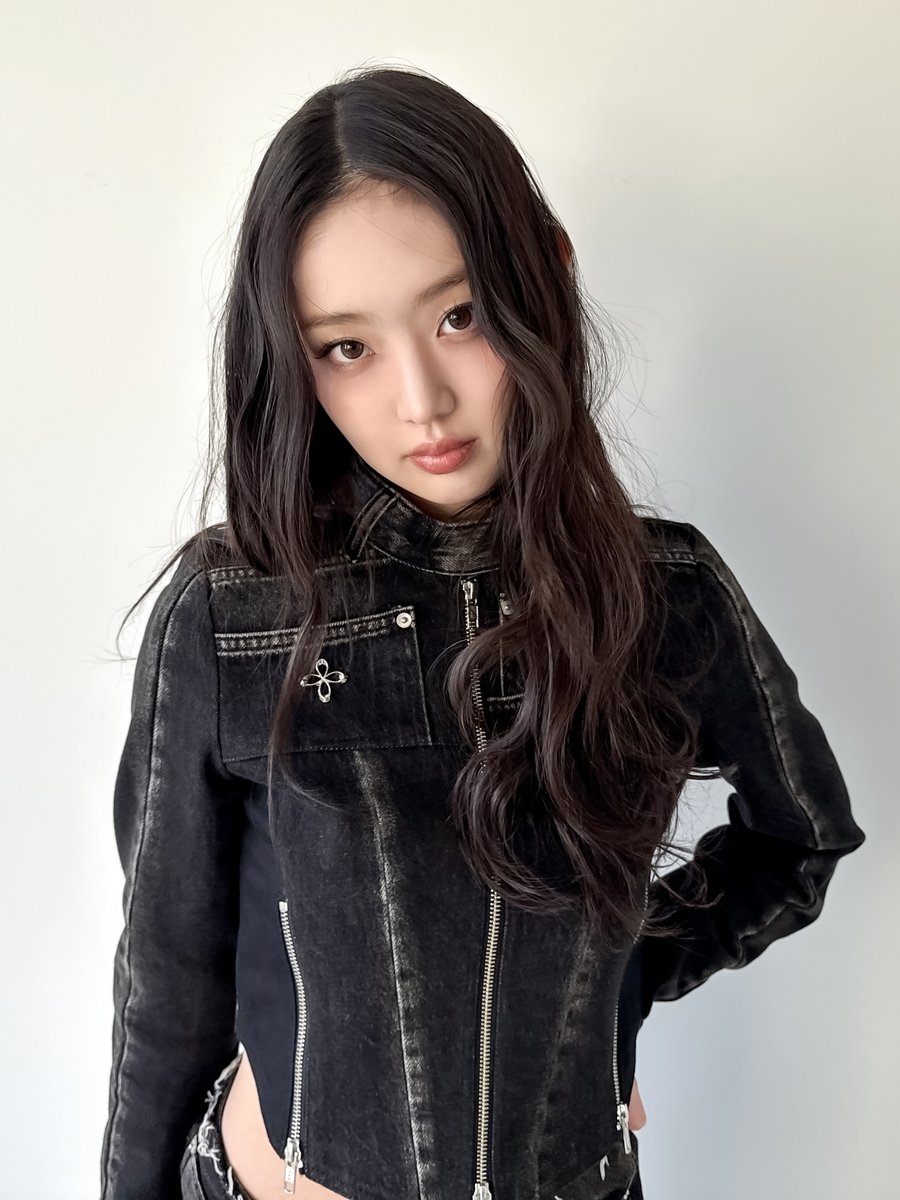 [📸]
allure X Charles&amp;Keith✨

#KiiiKiii #키키
#LEESOL #이솔