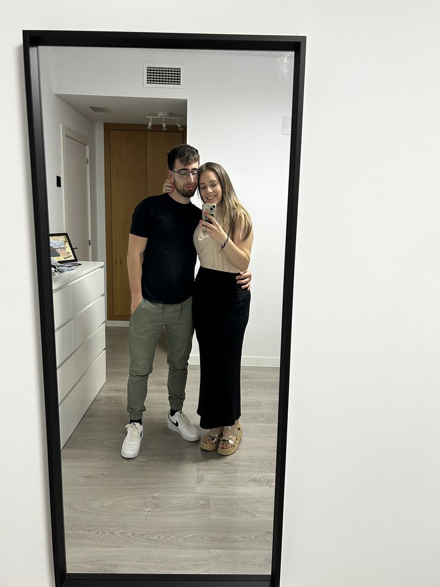 04_chari's tweet photo. La sonrisa al despertar cada día a tu lado, los besos antes de dormir abrazados cada noche, el saber que me escuchas en todo momento, una mirada cómplice en cada desayuno, el apoyo cuando las fuerzas comienzan a flaquear… ahí reside el significado de nuestro amor 🫶🏼♥️ https://t.co/czMeDXRPYA