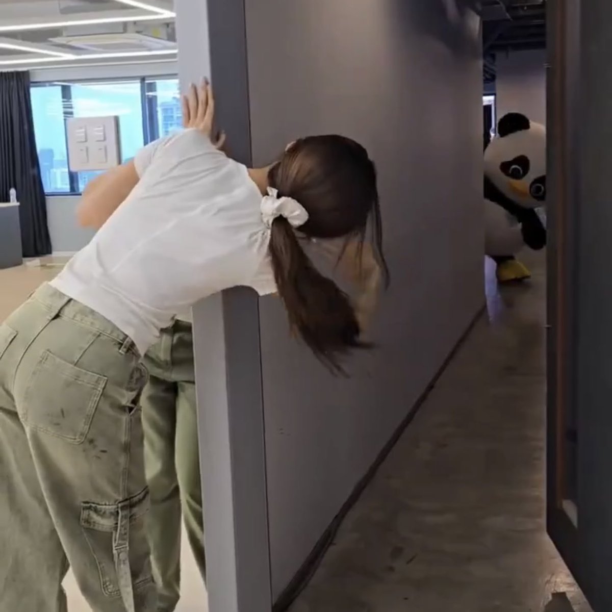 เล่นกับติ้บ                                เล่นกับร้าชา

#LUNAR #น้ำตาลฟิล์ม