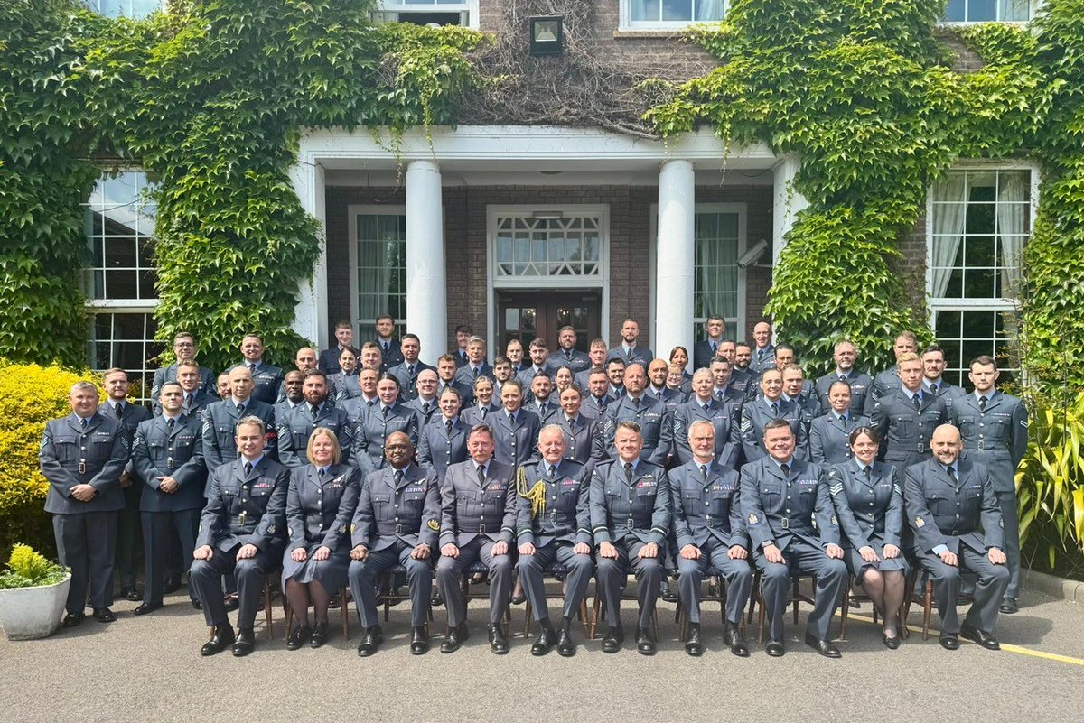 ChiefofAirStaff's tweet image. I enjoyed meeting the most recent graduates of the RAF LEAD (Leadership, Exploration and Development) programme.
This is a challenging 12-month course, completed alongside current roles for personnel to gain leadership capability.
Congratulations LEAD graduates!