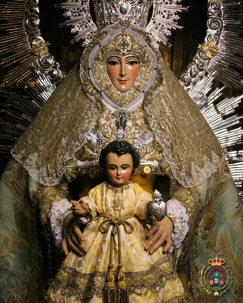 🔴#ACTUALIDAD |

Nuestra Señora, Santa María del Dulce Nombre, ya se encuentra ataviada para el tiempo ordinario. La Santísima Virgen luce manto brocado verde y saya de registros. El Dulce Nombre de Jesús viste túnica a juego. Ambas Imágenes portan sus atributos en plata. 

⬇️⬇️