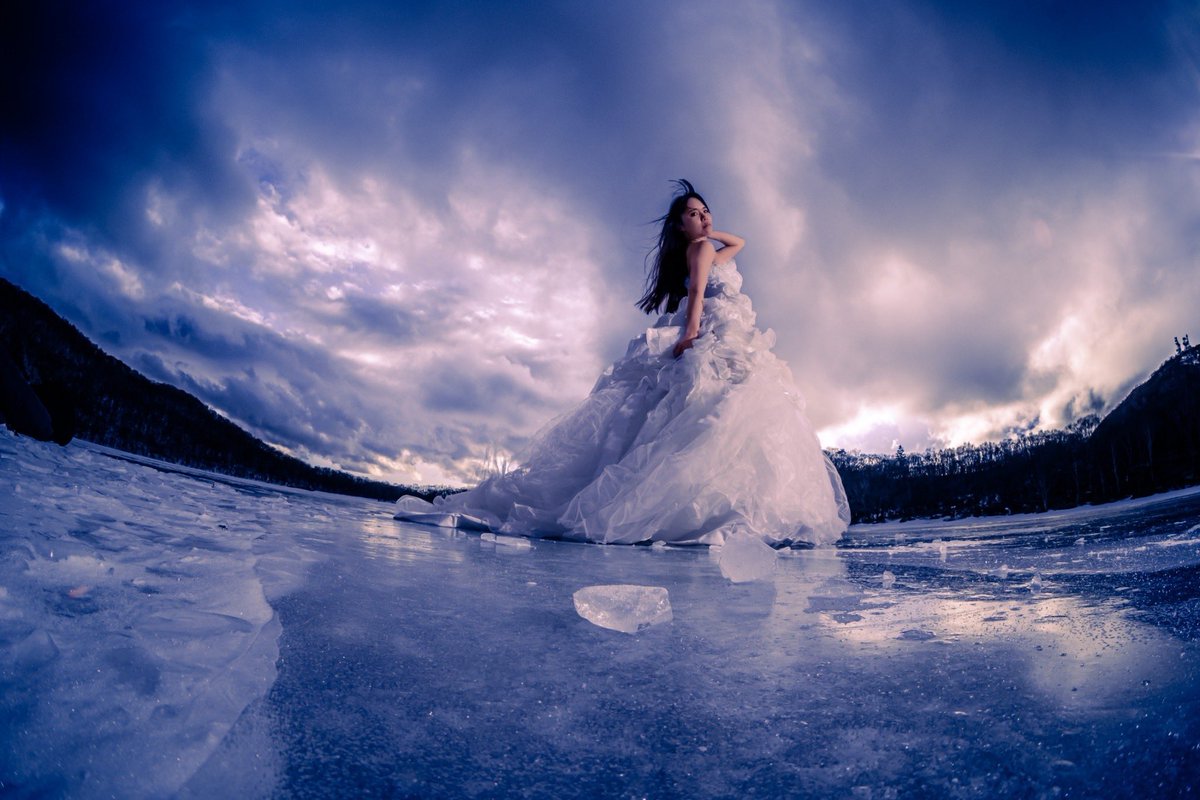 展示に行くと私まで褒めてもらうんですけど、基本的に私は言われたところに立っているだけなので「凄いのはカメラマンさんです」と何度でも言います。

私はセッティングされた場所に立ってるだけで、画を作ってるのも、仕上げてるのも、全部カメラマンさんですからね。

でも褒めてくれてありがとう。