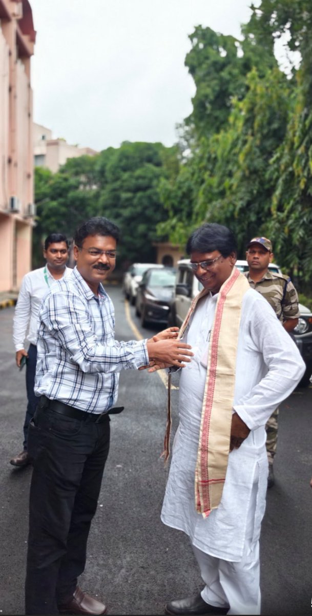 Hon'ble MP,Shri Khagen Murmu, has been nominated as the Chairperson of the State Level Consultative Committee of the Food Corporation of India for West Bengal by the MoCAF &amp; PD ,GOI.He visited RO,WB today and had informal discussions with the GM (WB) &amp; other officers of FCI ,WB .